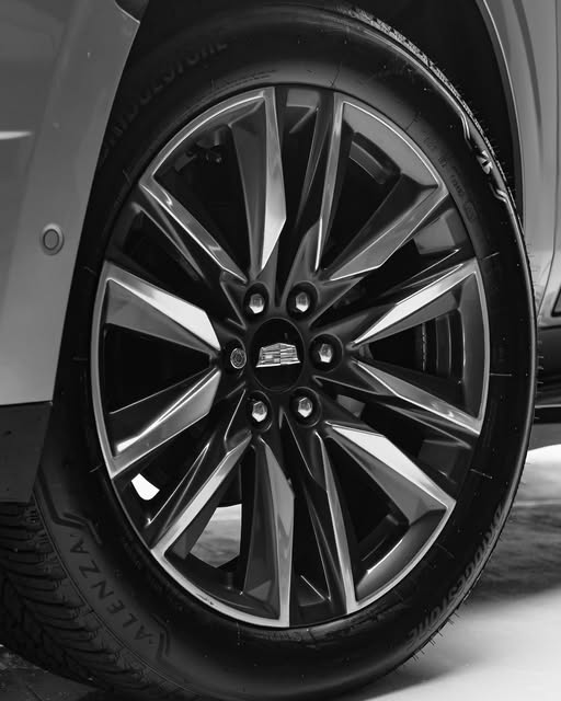 CADILLAC ESCALADE ESV SPORT - Imagem 7