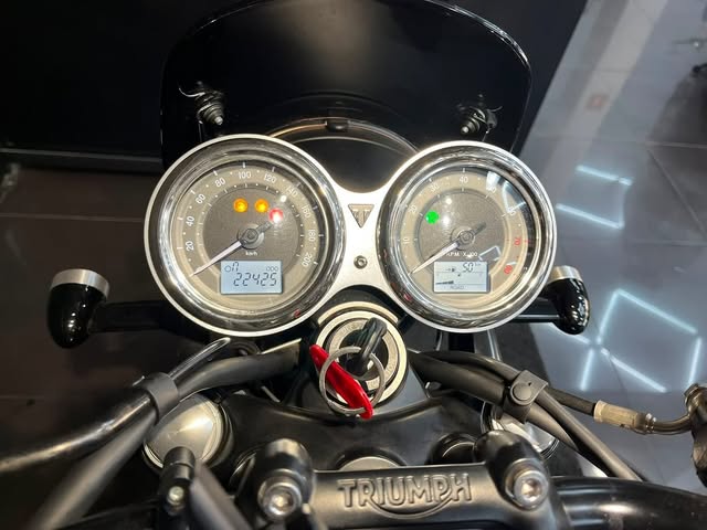 TRIUMPH BONNEVILLE T120 ACE - Imagem 7