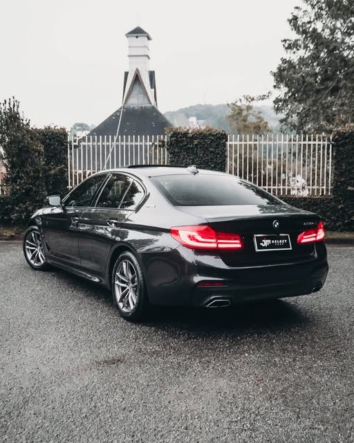 BMW 530E M SPORT - Imagem 2