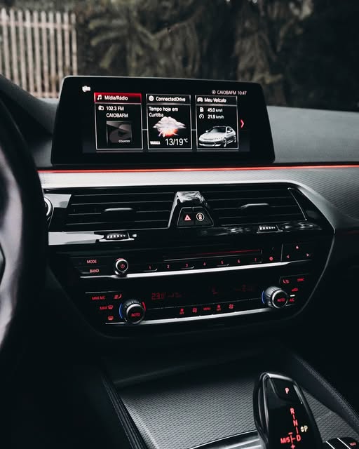 BMW 530E M SPORT - Imagem 5