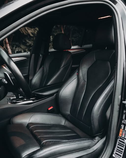 BMW 530E M SPORT - Imagem 7