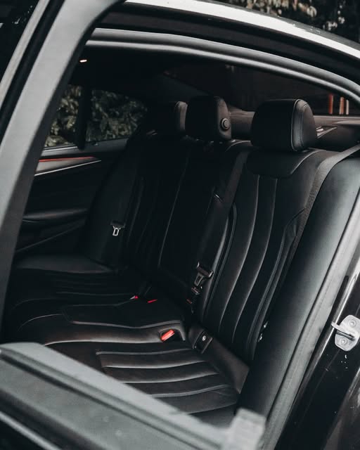 BMW 530E M SPORT - Imagem 8