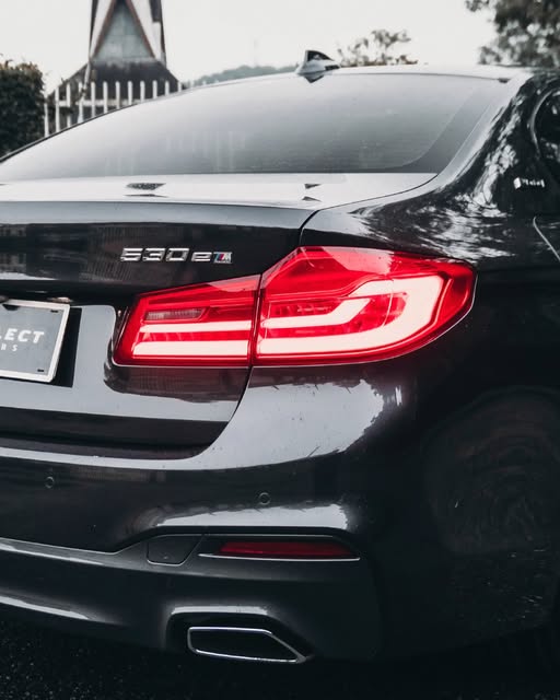 BMW 530E M SPORT - Imagem 10