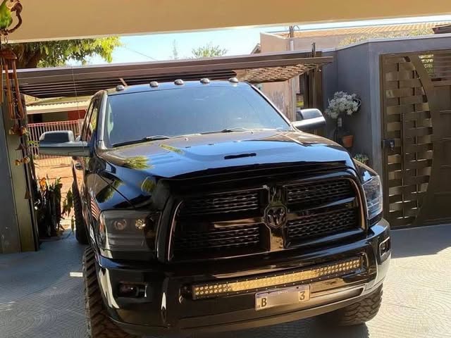 RAM 2500 LARAMIE - Imagem 8
