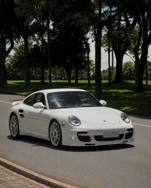 PORSCHE 911 TURBO - Imagem 1