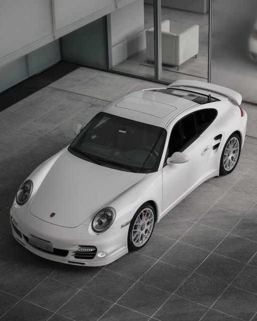 PORSCHE 911 TURBO - Imagem 2