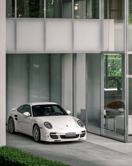 PORSCHE 911 TURBO - Imagem 3