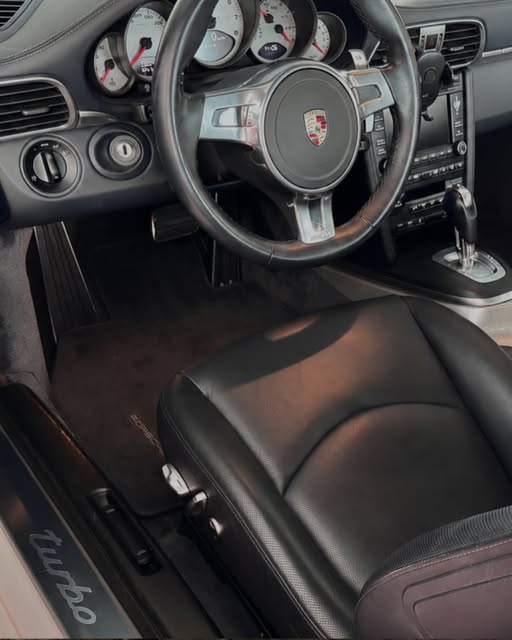 PORSCHE 911 TURBO - Imagem 6