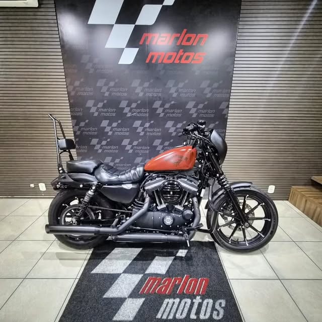 HARLEY-DAVIDSON IRON 883