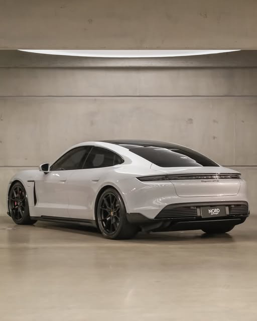 PORSCHE TAYCAN 4 GTS - Imagem 2