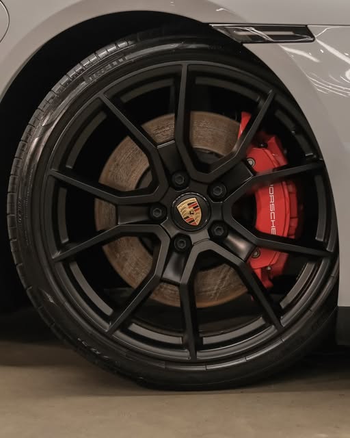 PORSCHE TAYCAN 4 GTS - Imagem 8