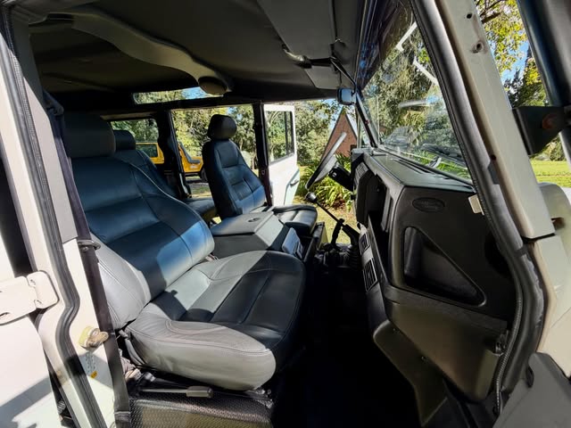 LAND ROVER DEFENDER - Imagem 13
