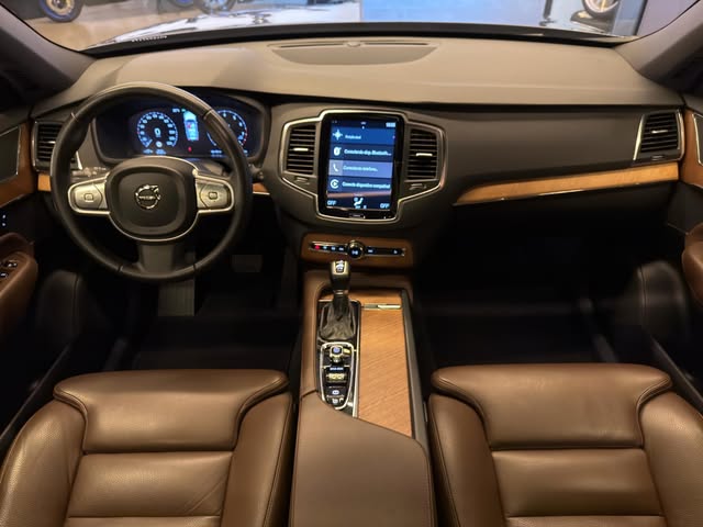 VOLVO XC90 T6 MOMENTUM - Imagem 11