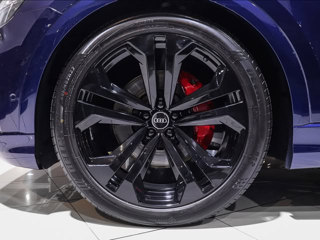 AUDI Q8 PERFORMANCE BLACK - Imagem 5