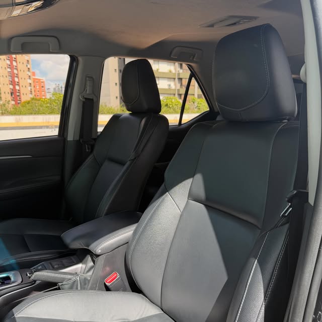 TOYOTA HILUX SW4 SRV - Imagem 10