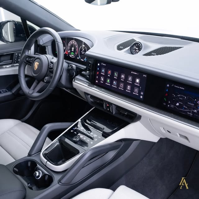PORSCHE CAYENNE E-HYBRID COUPE - Imagem 6