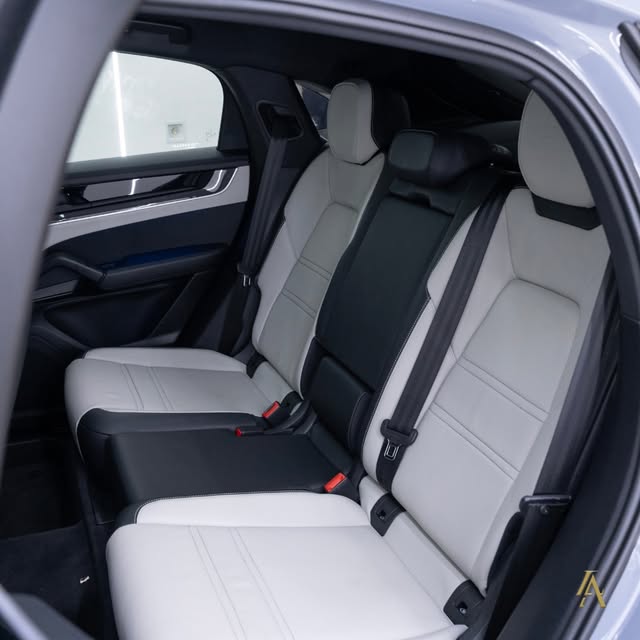 PORSCHE CAYENNE E-HYBRID COUPE - Imagem 8