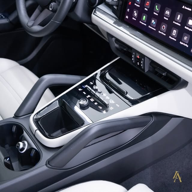 PORSCHE CAYENNE E-HYBRID COUPE - Imagem 10