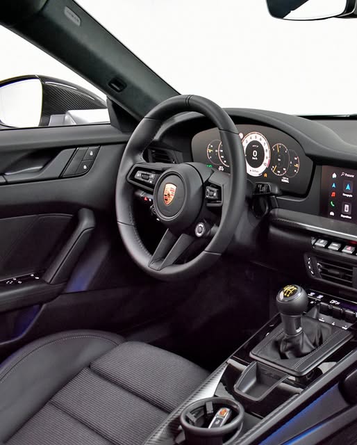 PORSCHE 911 GT3 TOURING - Imagem 5