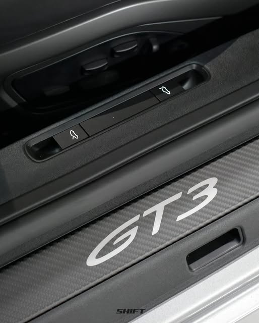 PORSCHE 911 GT3 TOURING - Imagem 8