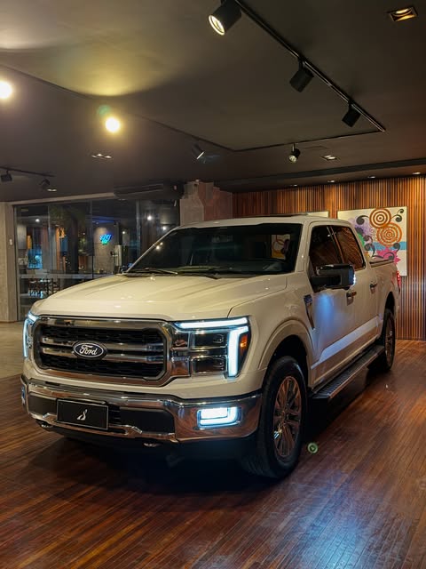 FORD F-150 LARIAT FX4 - Imagem 2