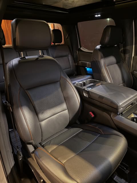 FORD F-150 LARIAT FX4 - Imagem 12