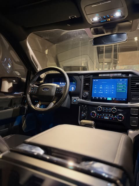 FORD F-150 LARIAT FX4 - Imagem 13