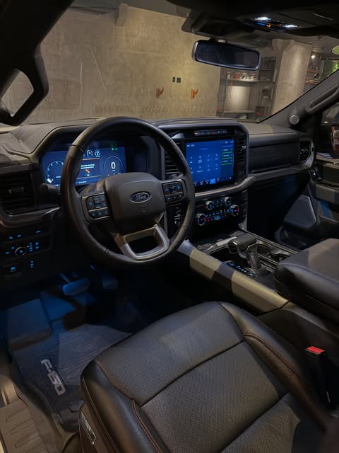 FORD F-150 LARIAT FX4 - Imagem 14