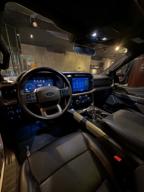 FORD F-150 LARIAT FX4 - Imagem 15