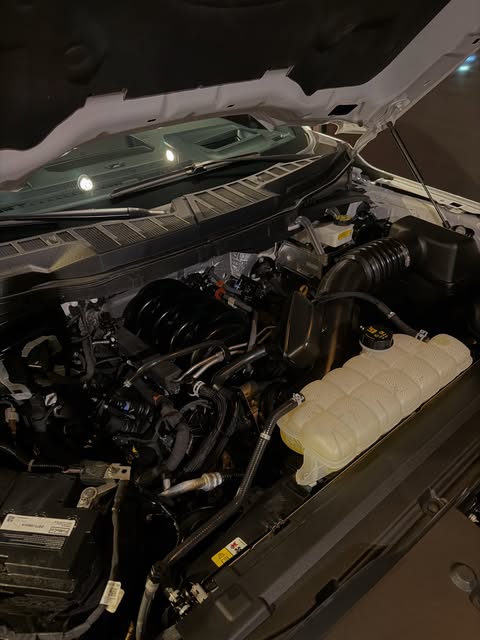 FORD F-150 LARIAT FX4 - Imagem 16
