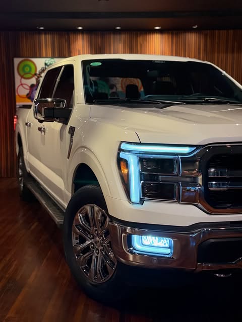 FORD F-150 LARIAT FX4 - Imagem 19