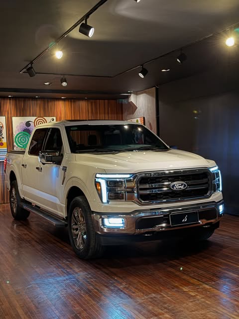 FORD F-150 LARIAT FX4 - Imagem 3