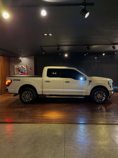 FORD F-150 LARIAT FX4 - Imagem 4