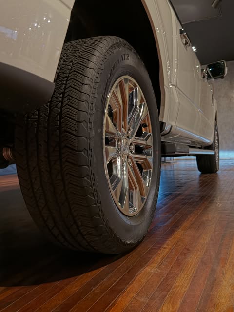 FORD F-150 LARIAT FX4 - Imagem 8