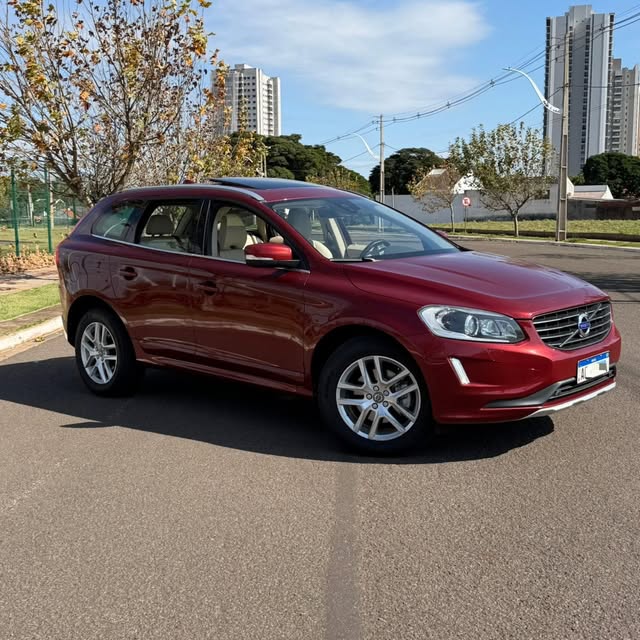 VOLVO XC60 MOMENTUM - Imagem 1