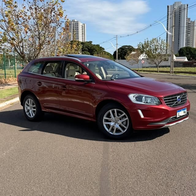 VOLVO XC60 MOMENTUM