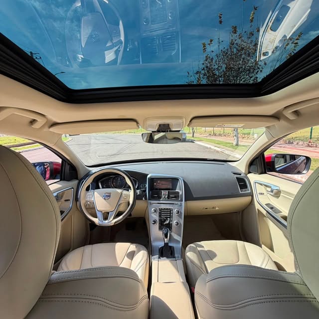 VOLVO XC60 MOMENTUM - Imagem 12
