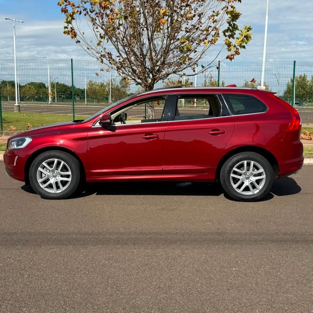 VOLVO XC60 MOMENTUM - Imagem 3