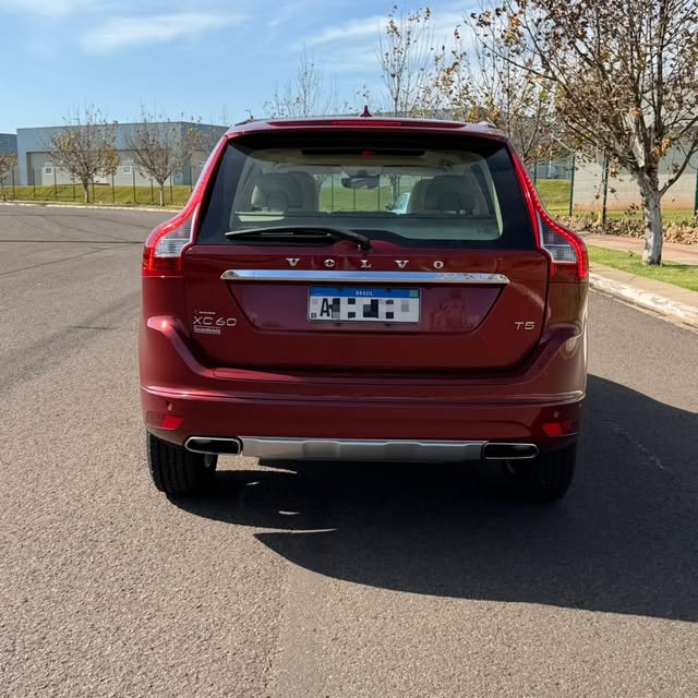 VOLVO XC60 MOMENTUM - Imagem 5