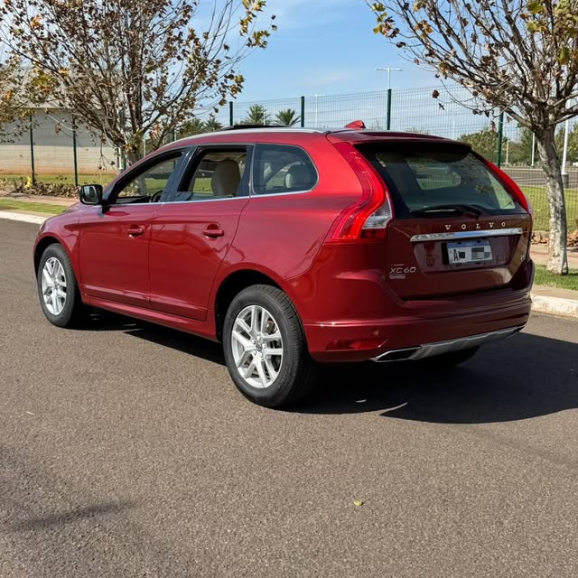 VOLVO XC60 MOMENTUM - Imagem 6