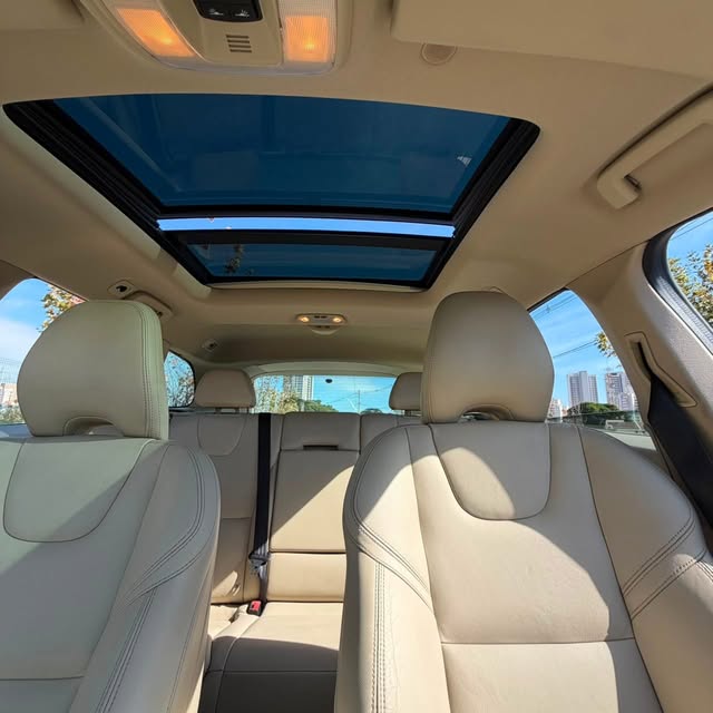 VOLVO XC60 MOMENTUM - Imagem 10
