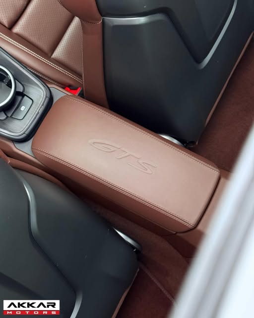 PORSCHE 911 CARRERA 4 GTS - Imagem 9
