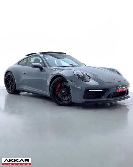 PORSCHE 911 CARRERA 4 GTS - Imagem 10