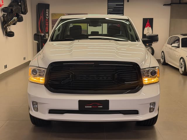 RAM 1500 CLASSIC LARAMIE NIGHT EDITION - Imagem 2