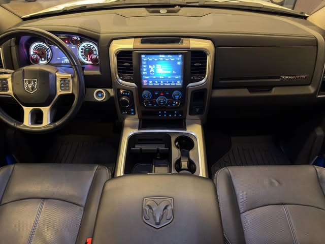 RAM 1500 CLASSIC LARAMIE NIGHT EDITION - Imagem 11