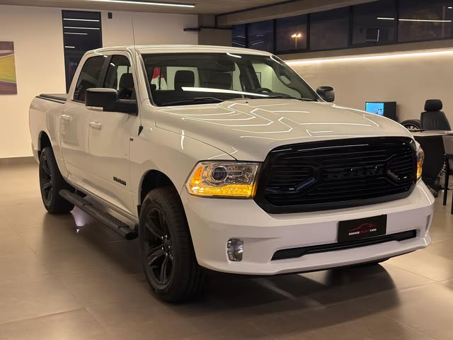 RAM 1500 CLASSIC LARAMIE NIGHT EDITION - Imagem 3