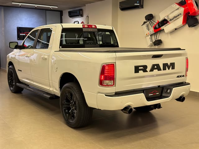 RAM 1500 CLASSIC LARAMIE NIGHT EDITION - Imagem 4
