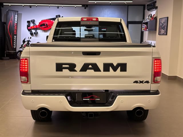 RAM 1500 CLASSIC LARAMIE NIGHT EDITION - Imagem 5