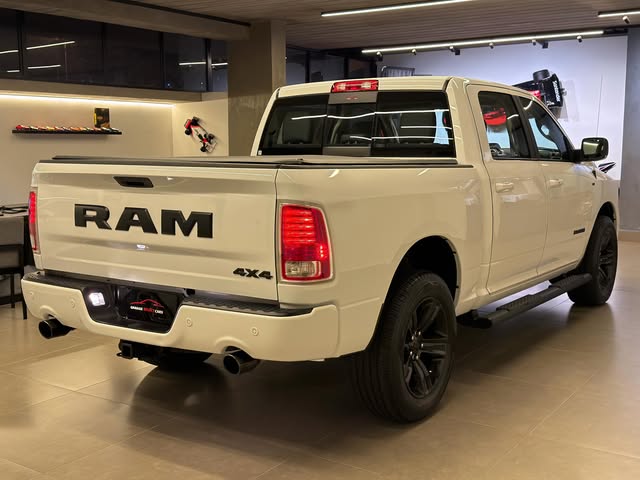 RAM 1500 CLASSIC LARAMIE NIGHT EDITION - Imagem 6