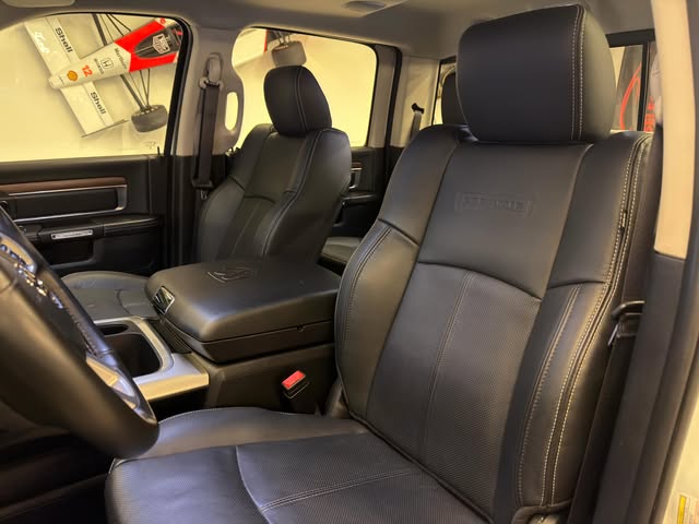 RAM 1500 CLASSIC LARAMIE NIGHT EDITION - Imagem 7